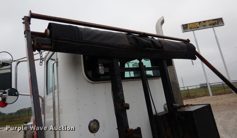 image for item KI9474 2007 Peterbilt 357  hook lift truck