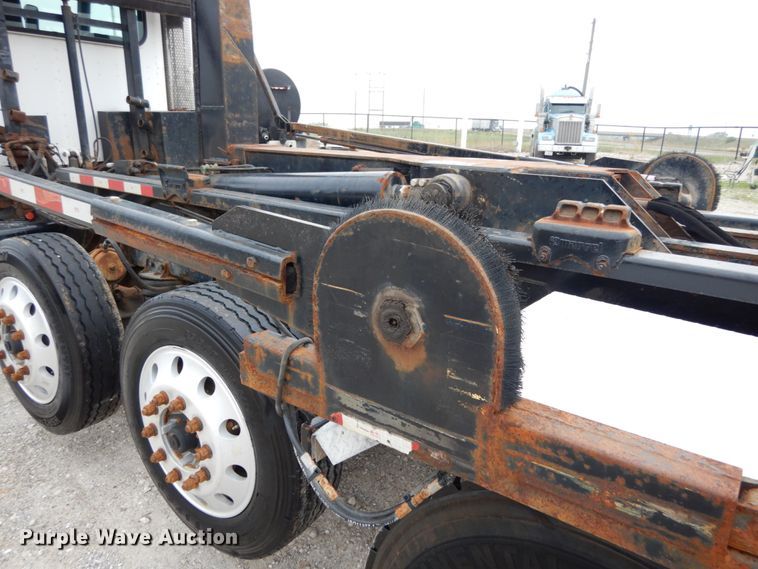 image for item KI9474 2007 Peterbilt 357  hook lift truck