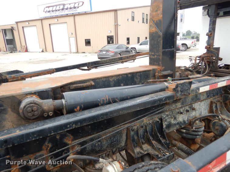 image for item KI9474 2007 Peterbilt 357  hook lift truck