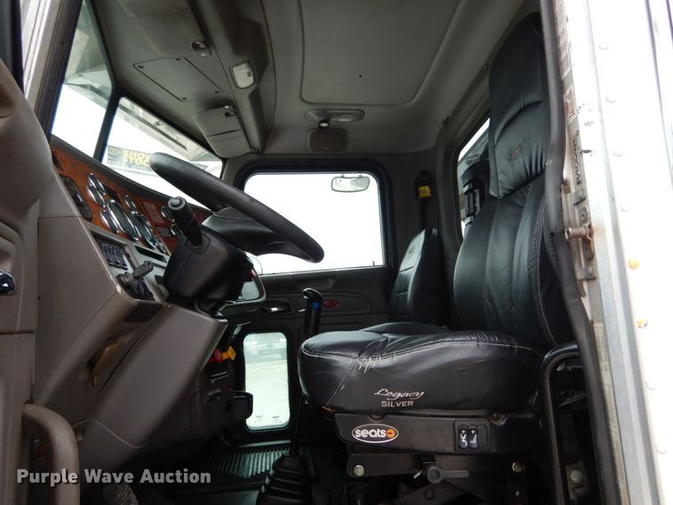 image for item KI9474 2007 Peterbilt 357  hook lift truck
