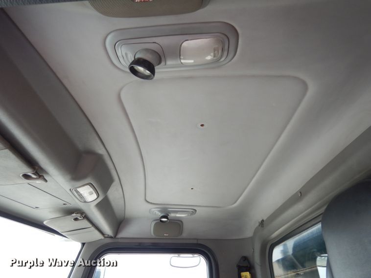 image for item KI9474 2007 Peterbilt 357  hook lift truck