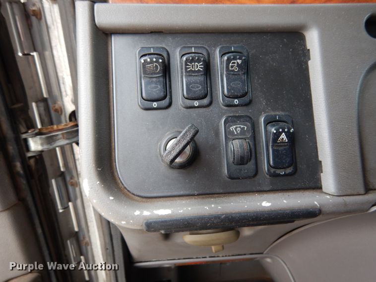 image for item KI9474 2007 Peterbilt 357  hook lift truck