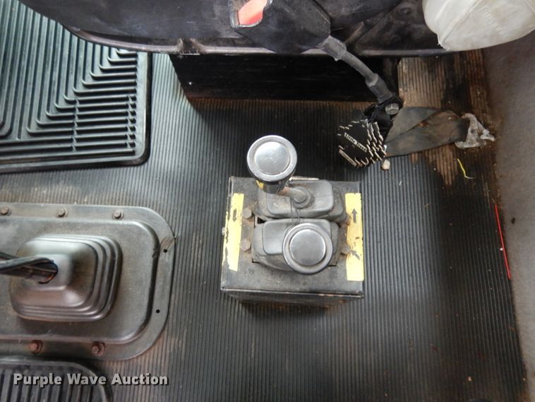 image for item KI9474 2007 Peterbilt 357  hook lift truck
