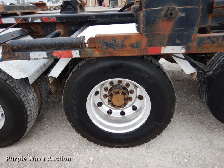 image for item KI9474 2007 Peterbilt 357  hook lift truck