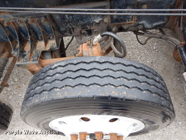 image for item KI9474 2007 Peterbilt 357  hook lift truck