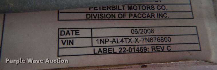 image for item KI9474 2007 Peterbilt 357  hook lift truck