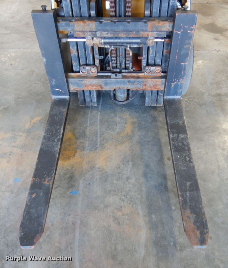 image for item KI9479 2013 Caterpillar 2C6000  forklift