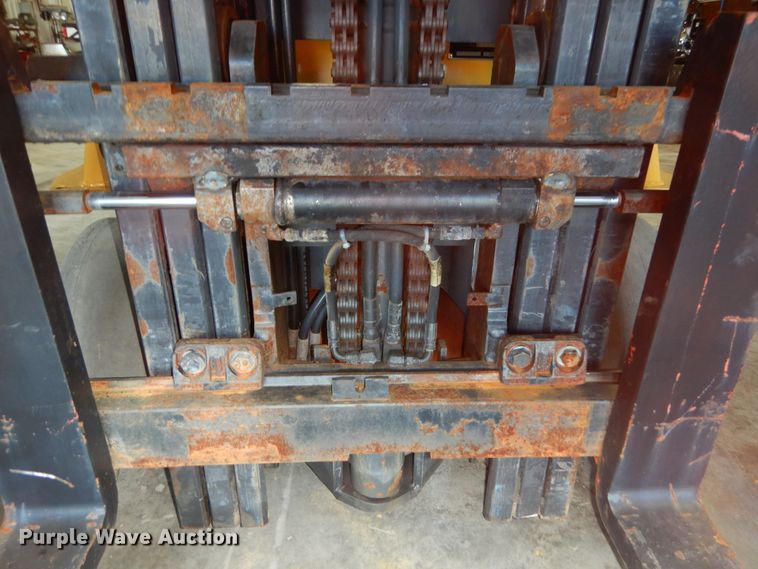 image for item KI9479 2013 Caterpillar 2C6000  forklift