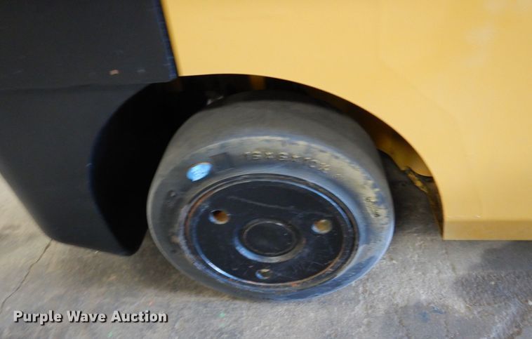 image for item KI9479 2013 Caterpillar 2C6000  forklift