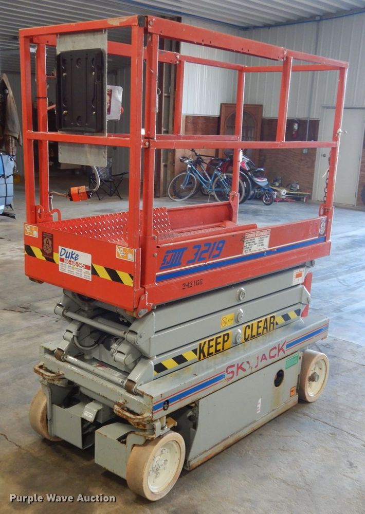 image for item KI9480 2004 Sky Jack SJII-3219  scissor lift
