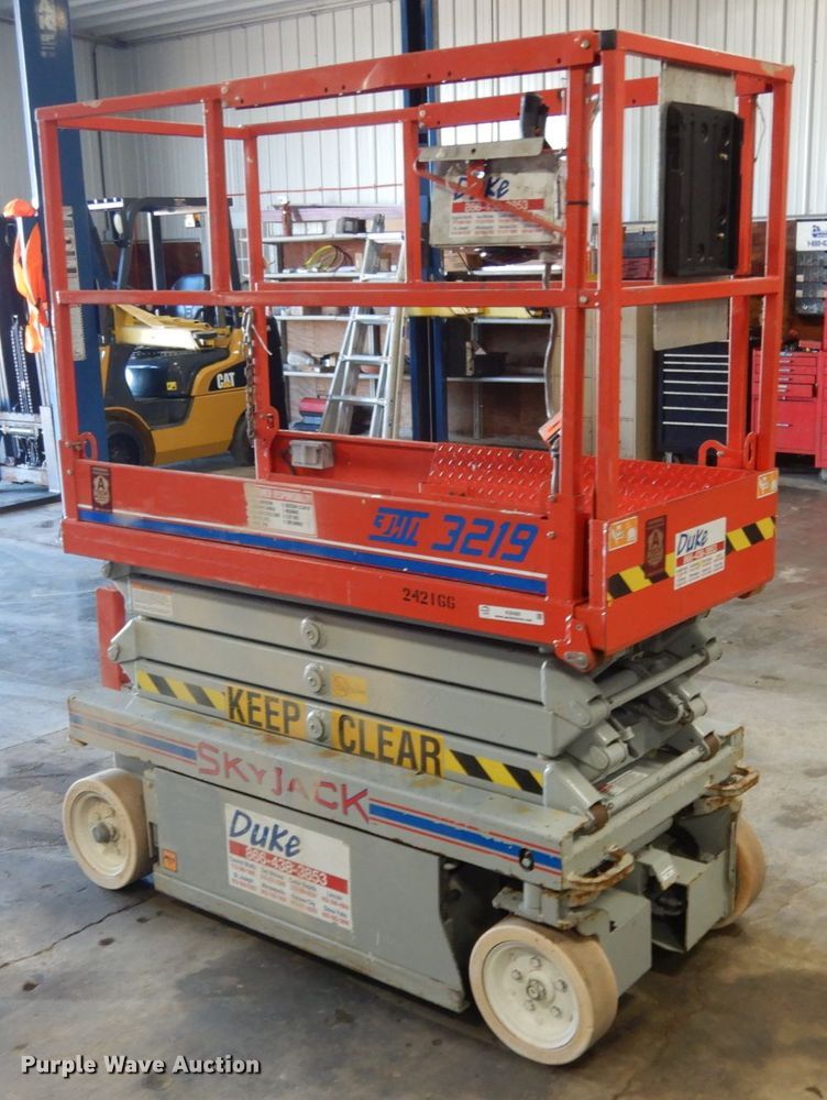 image for item KI9480 2004 Sky Jack SJII-3219  scissor lift