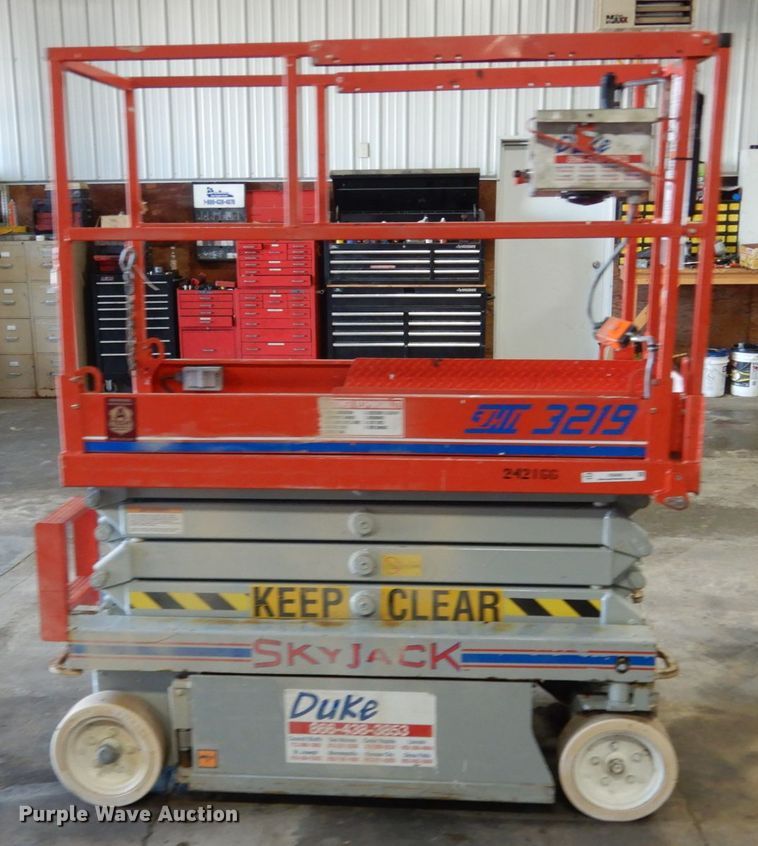 image for item KI9480 2004 Sky Jack SJII-3219  scissor lift