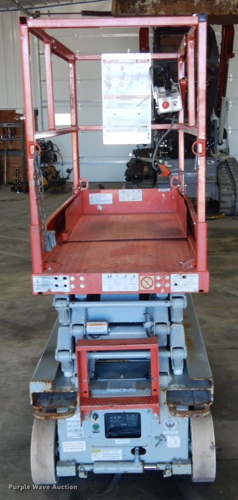 image for item KI9480 2004 Sky Jack SJII-3219  scissor lift