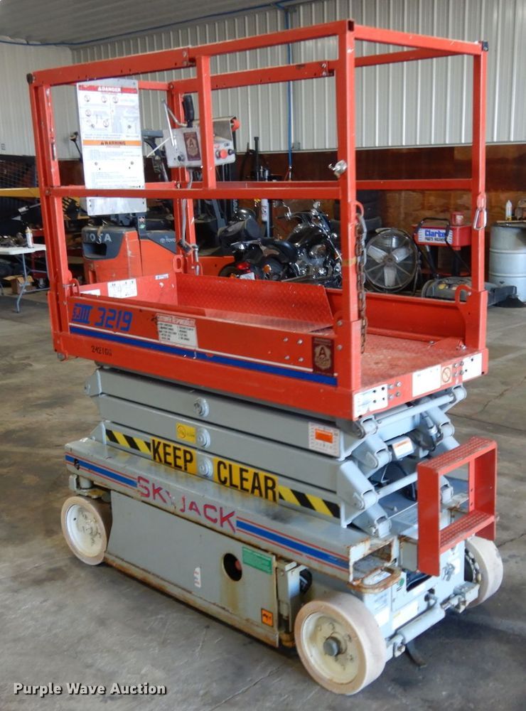 image for item KI9480 2004 Sky Jack SJII-3219  scissor lift