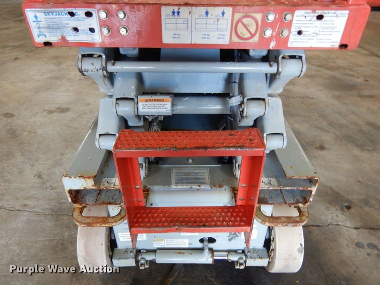image for item KI9480 2004 Sky Jack SJII-3219  scissor lift