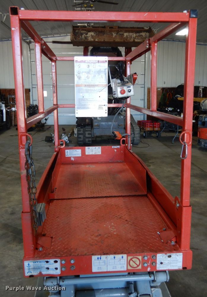 image for item KI9480 2004 Sky Jack SJII-3219  scissor lift