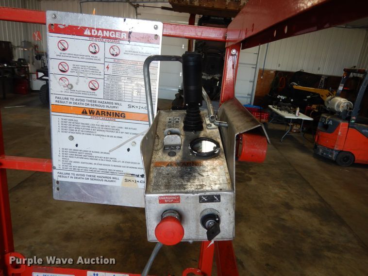 image for item KI9480 2004 Sky Jack SJII-3219  scissor lift