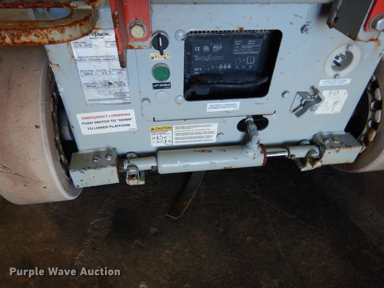 image for item KI9480 2004 Sky Jack SJII-3219  scissor lift