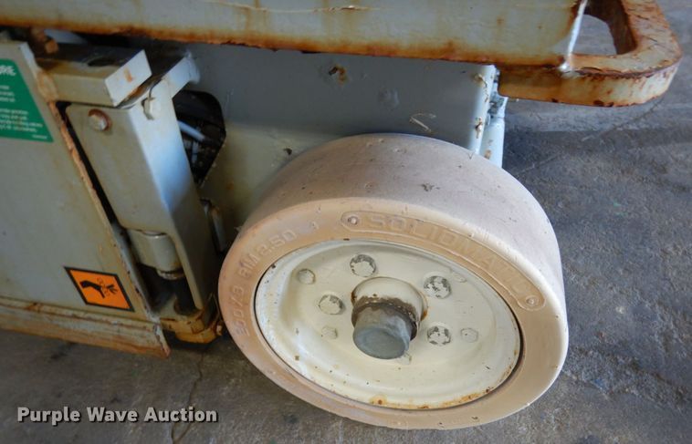 image for item KI9480 2004 Sky Jack SJII-3219  scissor lift