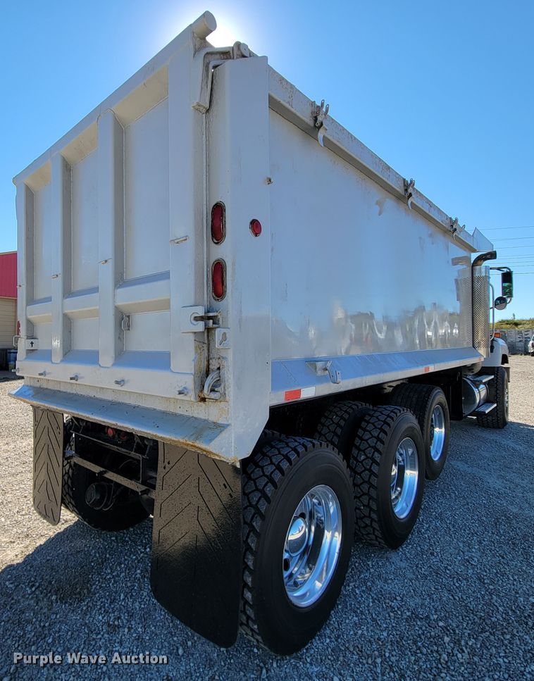 image for item KQ9243 2007 International Paystar 5000  dump truck