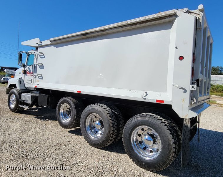 image for item KQ9243 2007 International Paystar 5000  dump truck