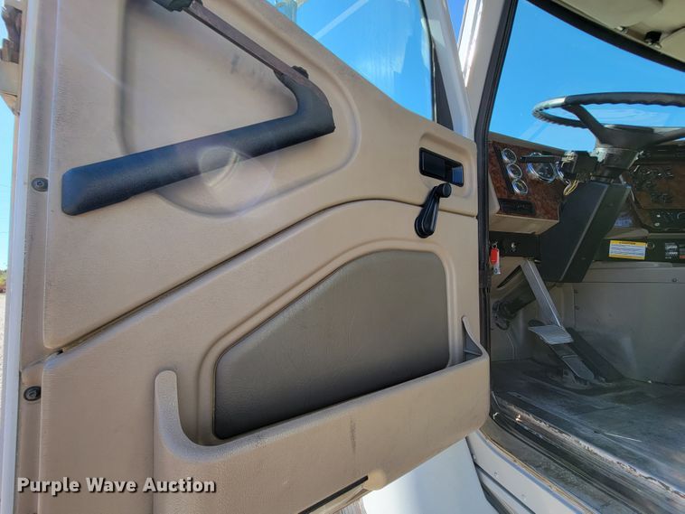 image for item KQ9243 2007 International Paystar 5000  dump truck