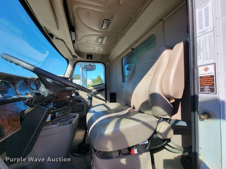 image for item KQ9243 2007 International Paystar 5000  dump truck