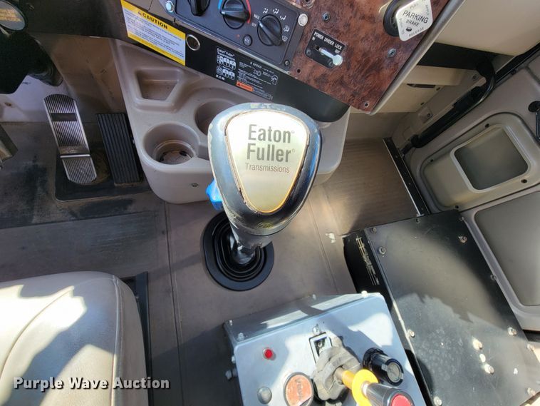 image for item KQ9243 2007 International Paystar 5000  dump truck