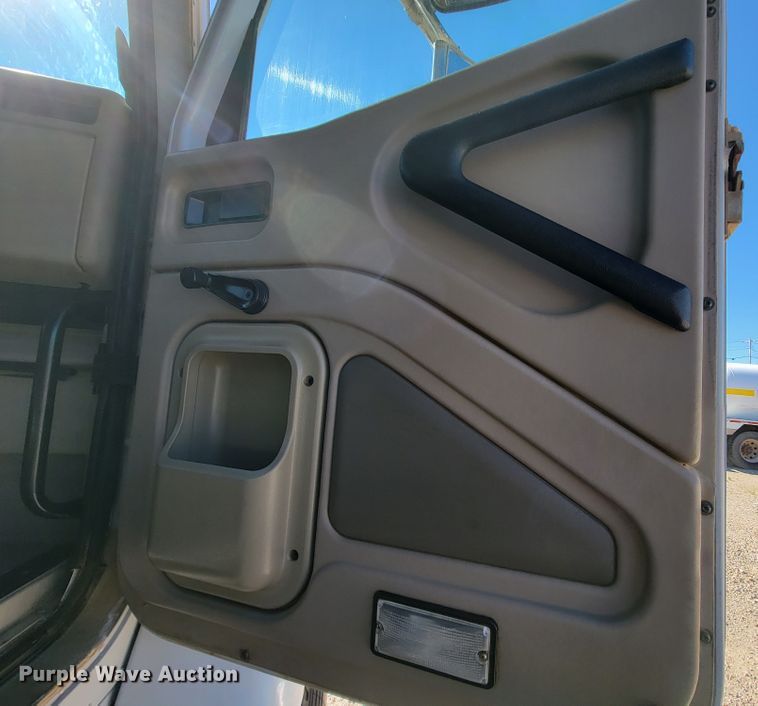 image for item KQ9243 2007 International Paystar 5000  dump truck