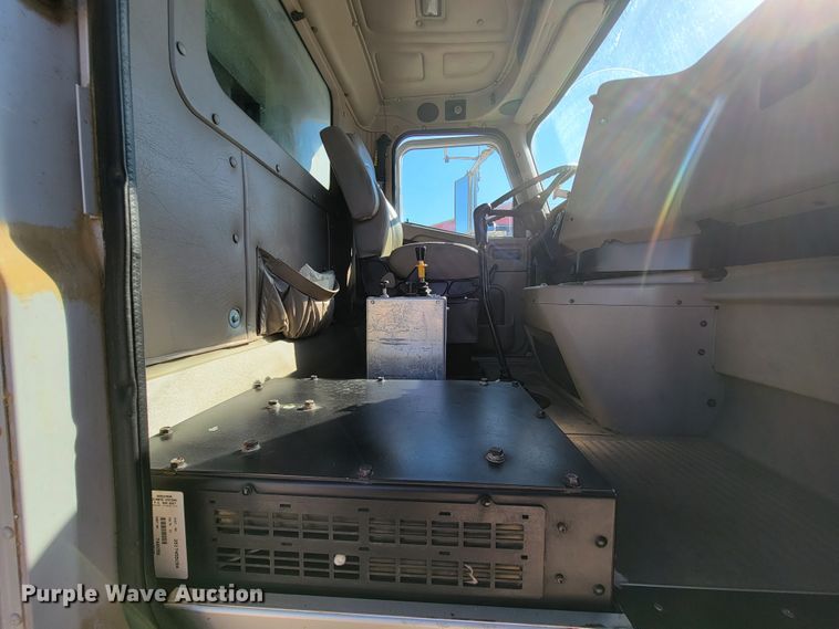 image for item KQ9243 2007 International Paystar 5000  dump truck