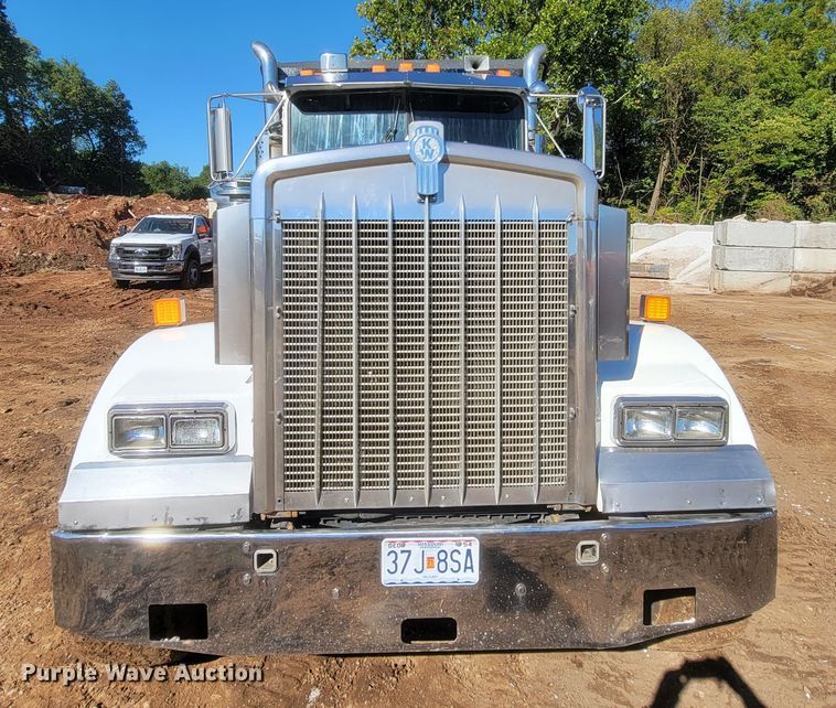 image for item KQ9251 1995 Kenworth W900  dump truck