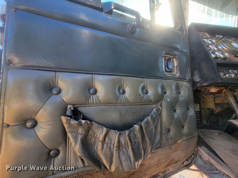 image for item KQ9251 1995 Kenworth W900  dump truck