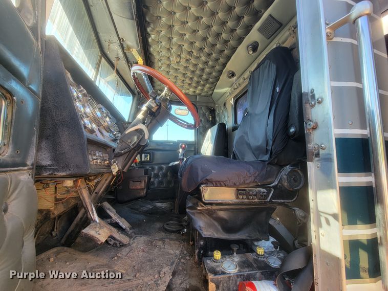 image for item KQ9251 1995 Kenworth W900  dump truck