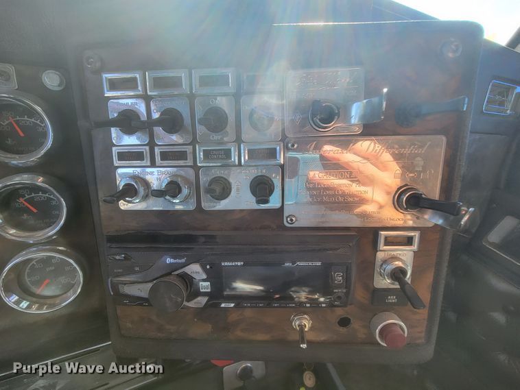 image for item KQ9251 1995 Kenworth W900  dump truck