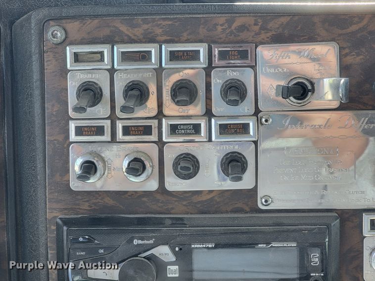 image for item KQ9251 1995 Kenworth W900  dump truck