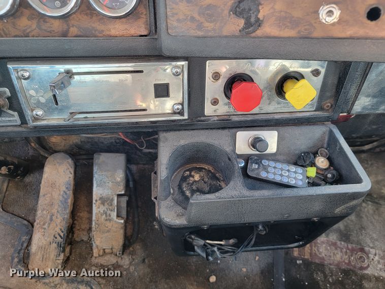 image for item KQ9251 1995 Kenworth W900  dump truck