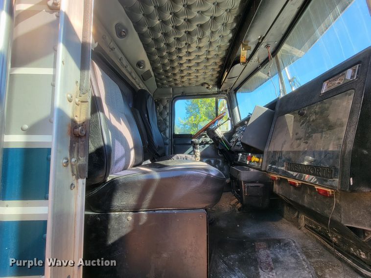 image for item KQ9251 1995 Kenworth W900  dump truck