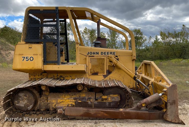 image for item KU9126 1982 John Deere 750  dozer