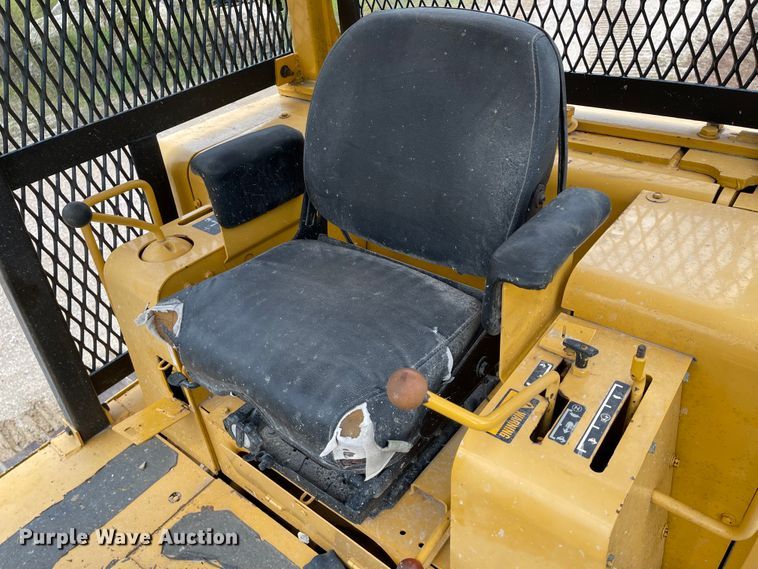 image for item KU9126 1982 John Deere 750  dozer