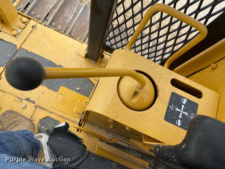 image for item KU9126 1982 John Deere 750  dozer