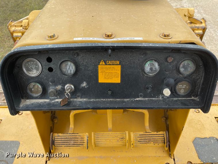image for item KU9126 1982 John Deere 750  dozer