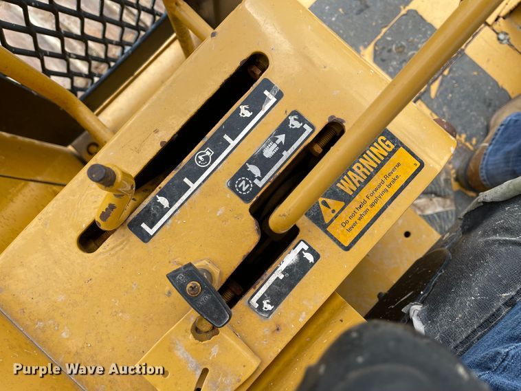 image for item KU9126 1982 John Deere 750  dozer