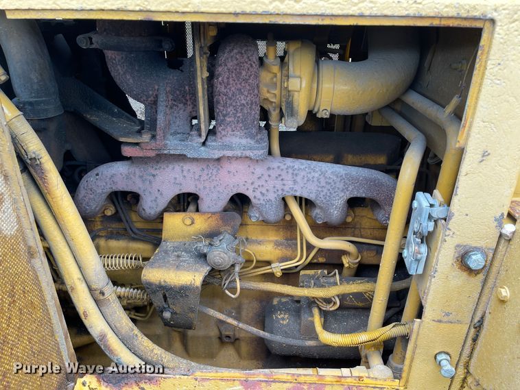 image for item KU9126 1982 John Deere 750  dozer