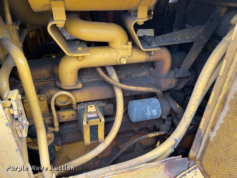 image for item KU9126 1982 John Deere 750  dozer