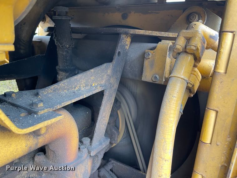 image for item KU9126 1982 John Deere 750  dozer