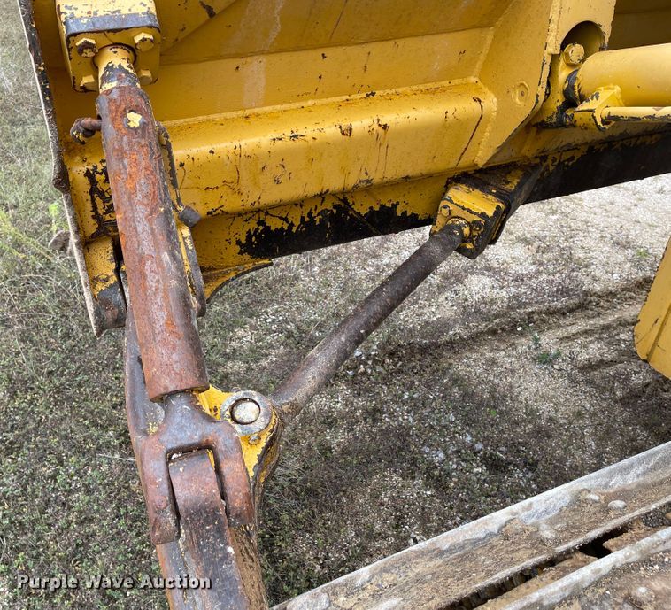 image for item KU9126 1982 John Deere 750  dozer