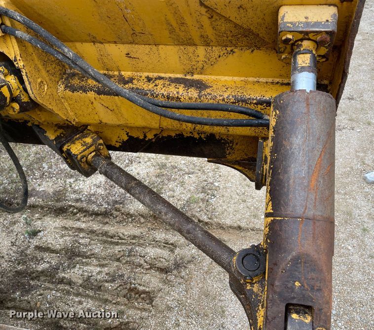 image for item KU9126 1982 John Deere 750  dozer