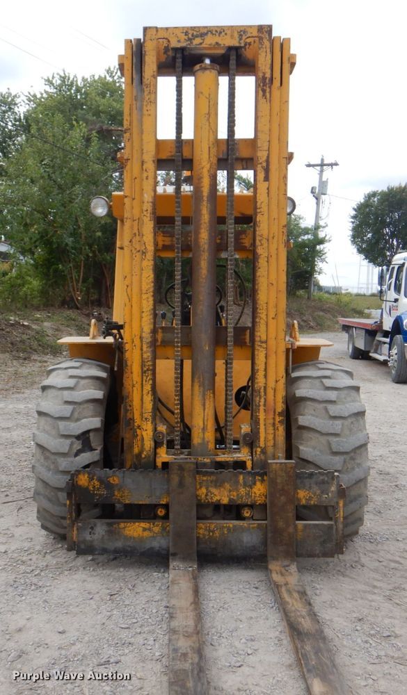 image for item KX9211 1982 Mastercraft MCL842  forklift