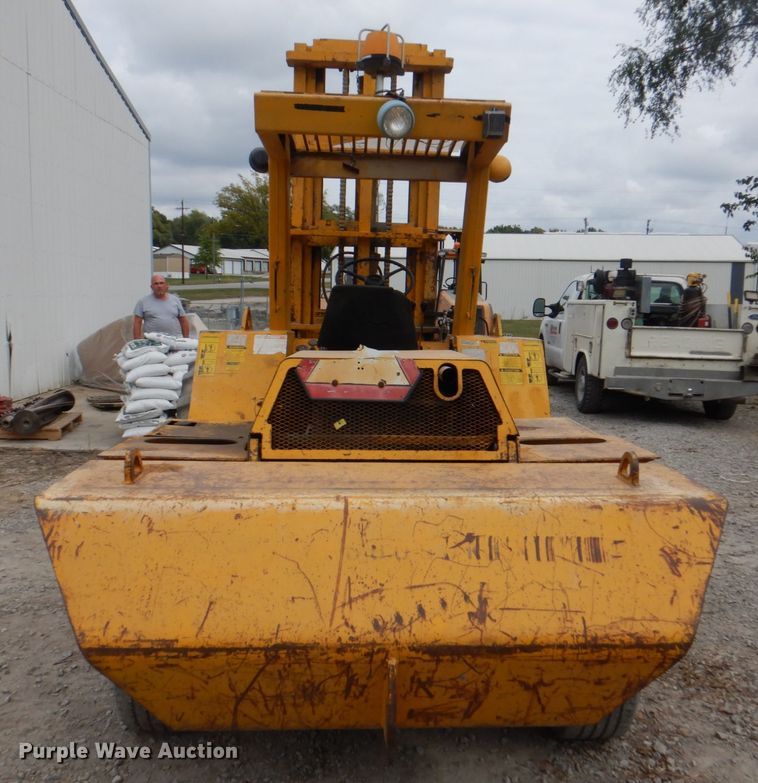 image for item KX9211 1982 Mastercraft MCL842  forklift