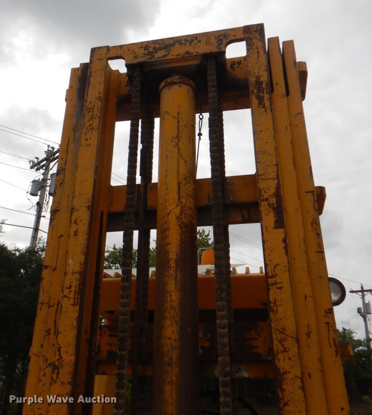 image for item KX9211 1982 Mastercraft MCL842  forklift